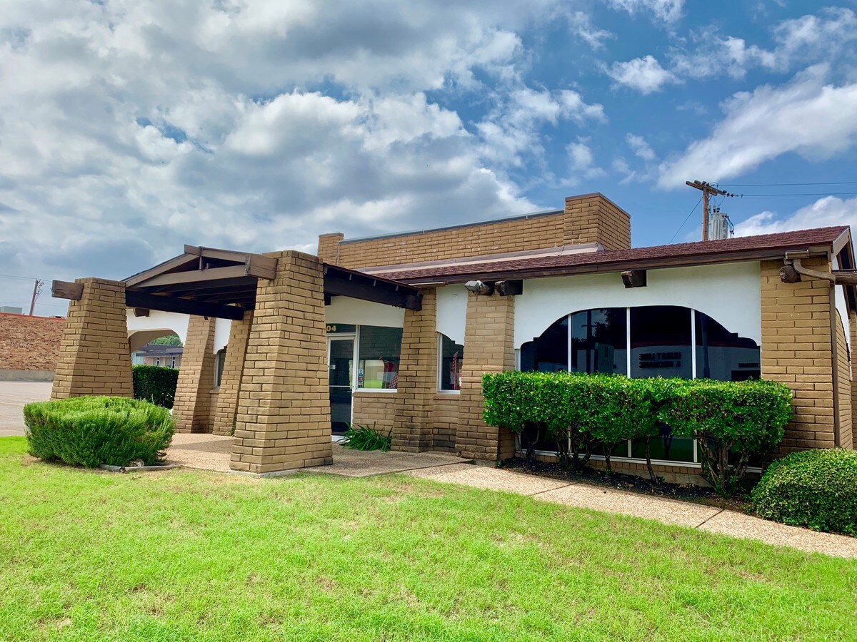 536544 W Pipeline Rd, Hurst, TX 76053