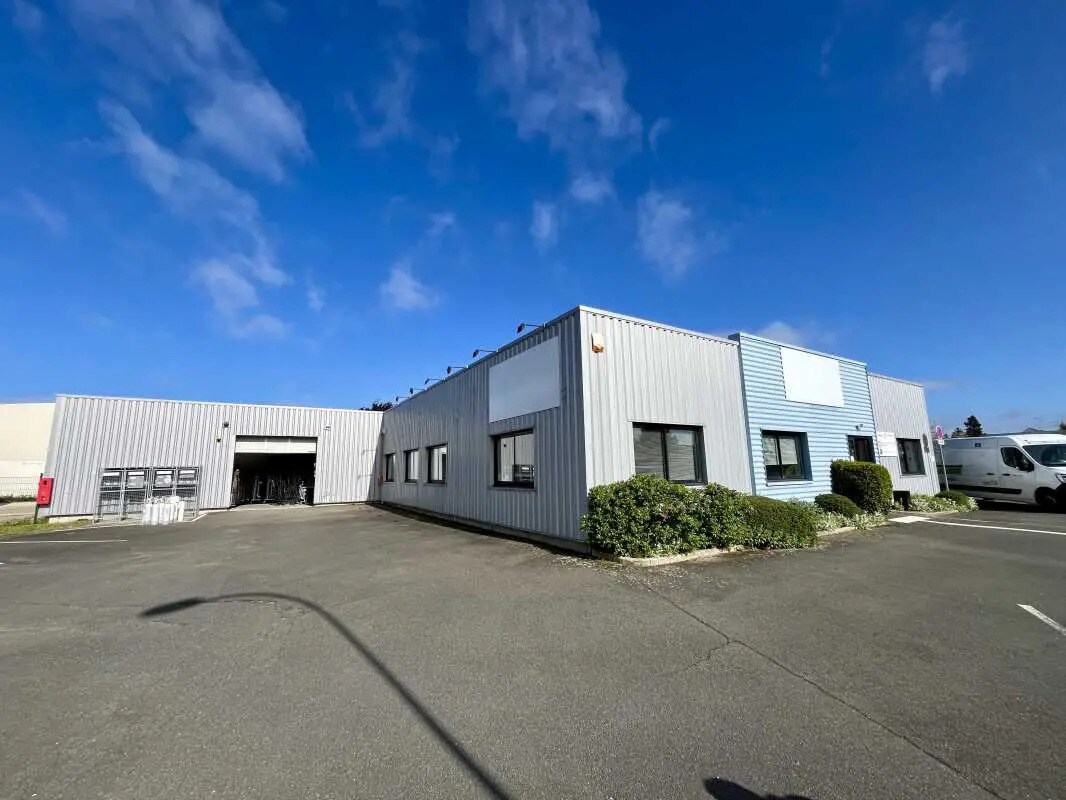 Flex in Saint-Jean-de-la-Ruelle for lease Building Photo- Image 1 of 13