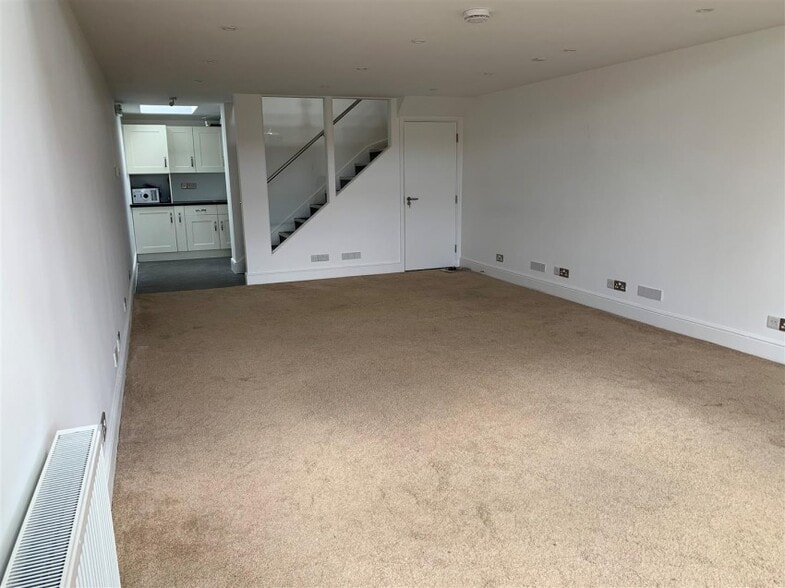 Bath Rd, Wick for lease - Interior Photo - Image 2 of 7