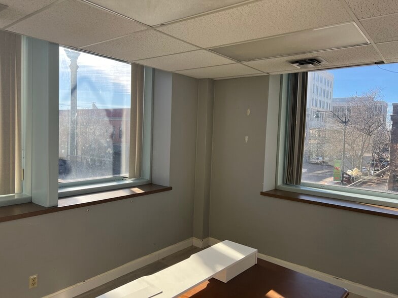 501 Central Ave, Great Falls, MT for lease - Interior Photo - Image 2 of 5