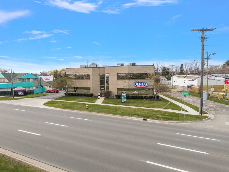 34051 S Gratiot Ave, Clinton Township, MI for lease - Building Photo - Image 1 of 4