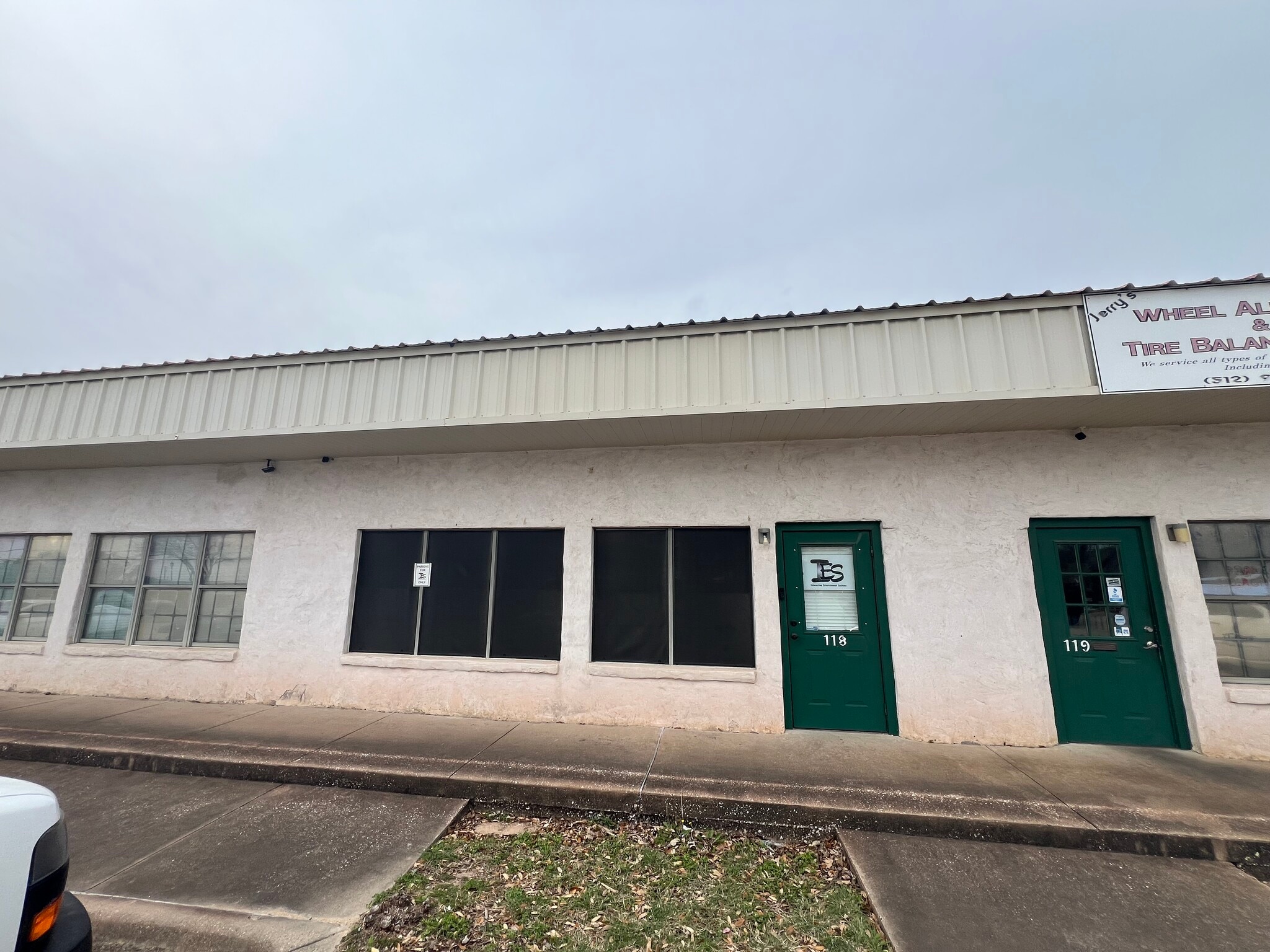 100 W Pflugerville Pky, Pflugerville, TX for lease Building Photo- Image 1 of 2