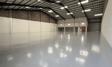 Battle Rd, Newton Abbot for lease Interior Photo- Image 2 of 5