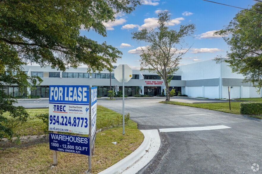 11917-11929 W Sample Rd, Coral Springs, FL for lease - Building Photo - Image 2 of 21