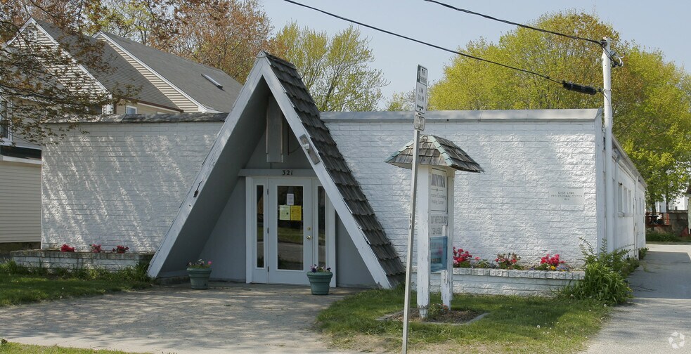 321 Main St, Niantic, CT 06357