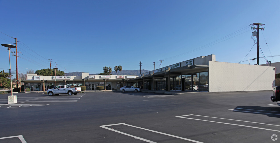 1350 N Towne Ave, Claremont, CA for lease - Primary Photo - Image 2 of 4