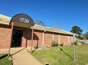 1739 13th St, Hempstead, TX for lease Building Photo- Image 1 of 9