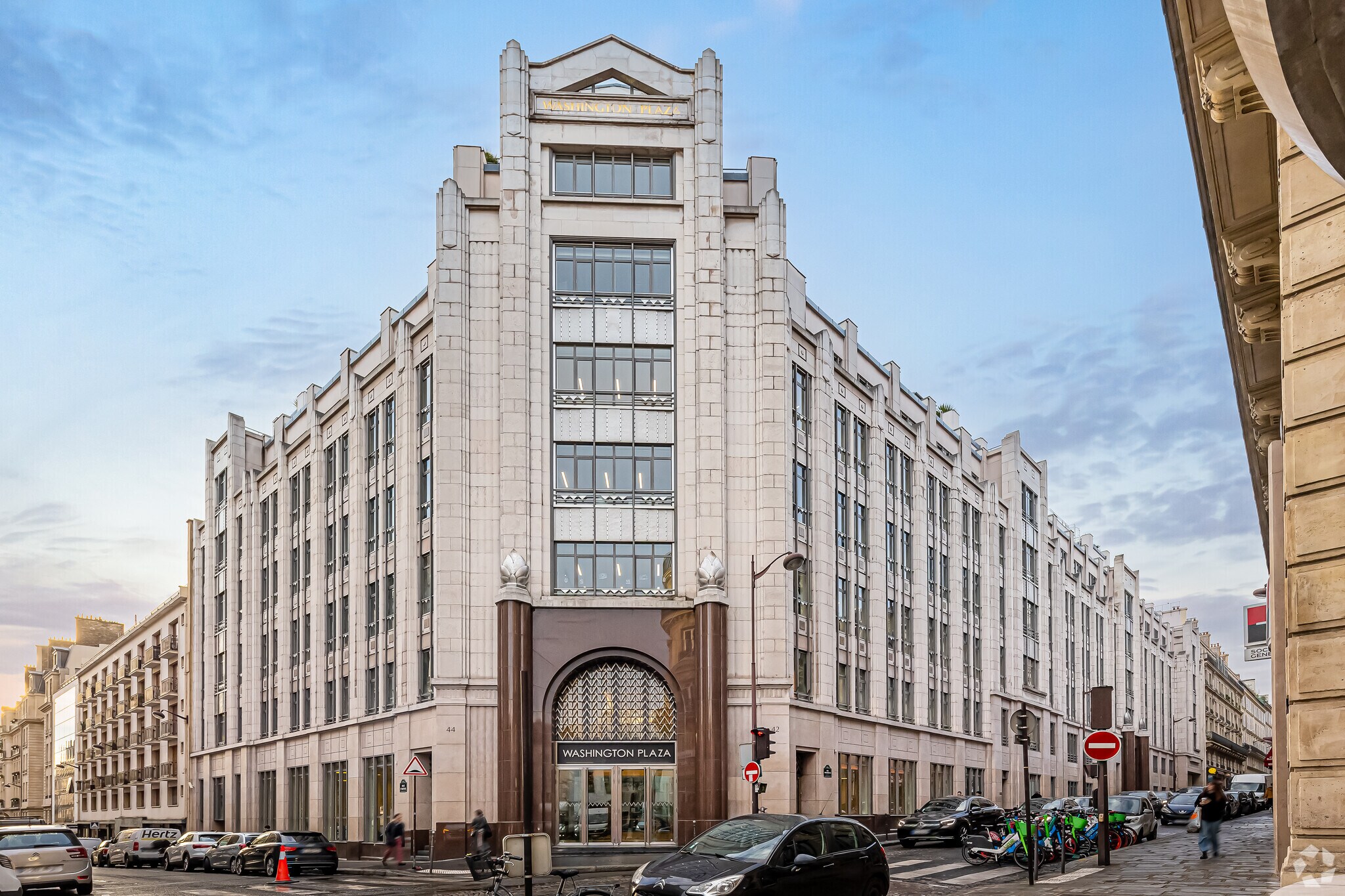 38-44 Rue Washington, Paris for lease Primary Photo- Image 1 of 5