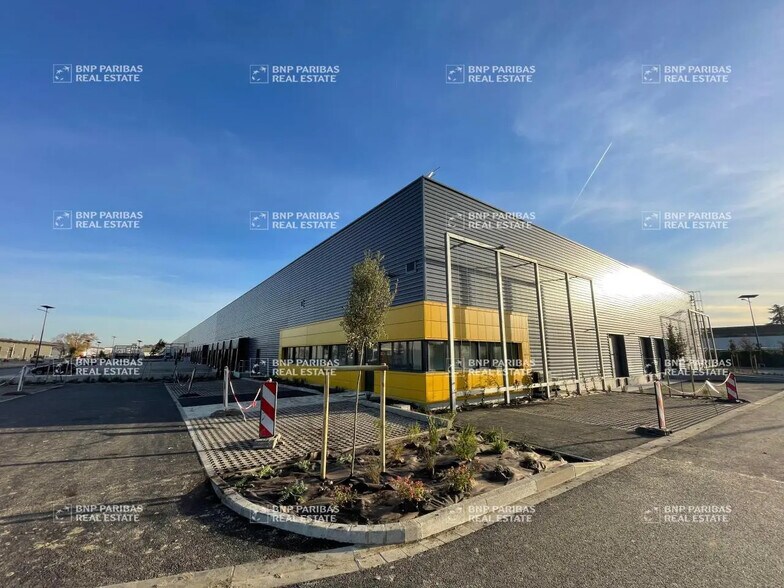 Office in Toulouse for lease - Building Photo - Image 2 of 9