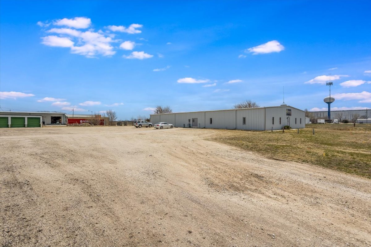 1228 N Halstead St, Hutchinson, KS for sale Primary Photo- Image 1 of 1