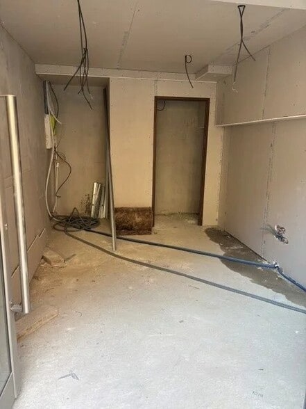 Retail in Nice for sale - Interior Photo - Image 2 of 2