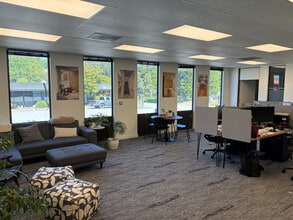 1131 Poplar Pl S, Seattle, WA for lease Interior Photo- Image 2 of 4