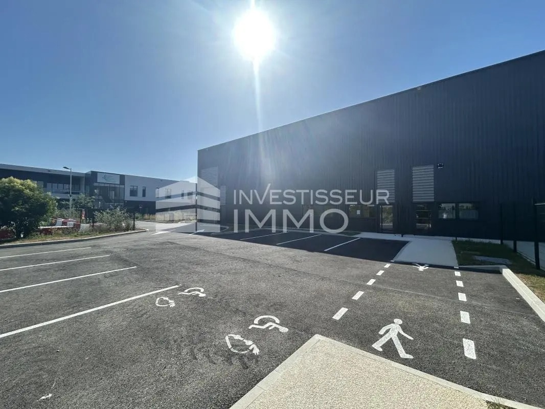 Office in Lieusaint for lease Building Photo- Image 1 of 2