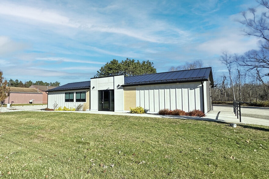 8474 Mason Dr, Newaygo, MI for lease - Primary Photo - Image 1 of 5