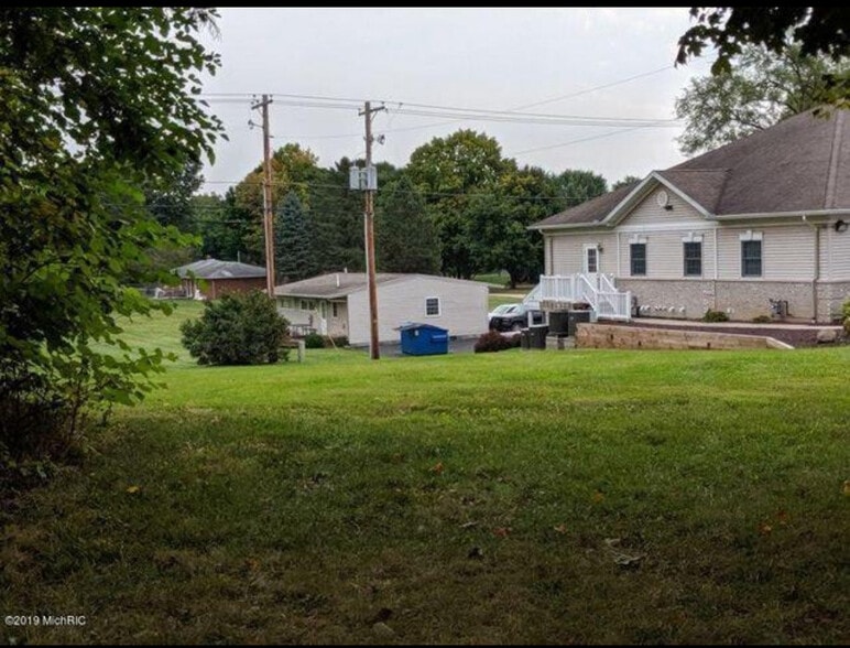 1025 E Front St, Buchanan, MI for sale - Building Photo - Image 3 of 5