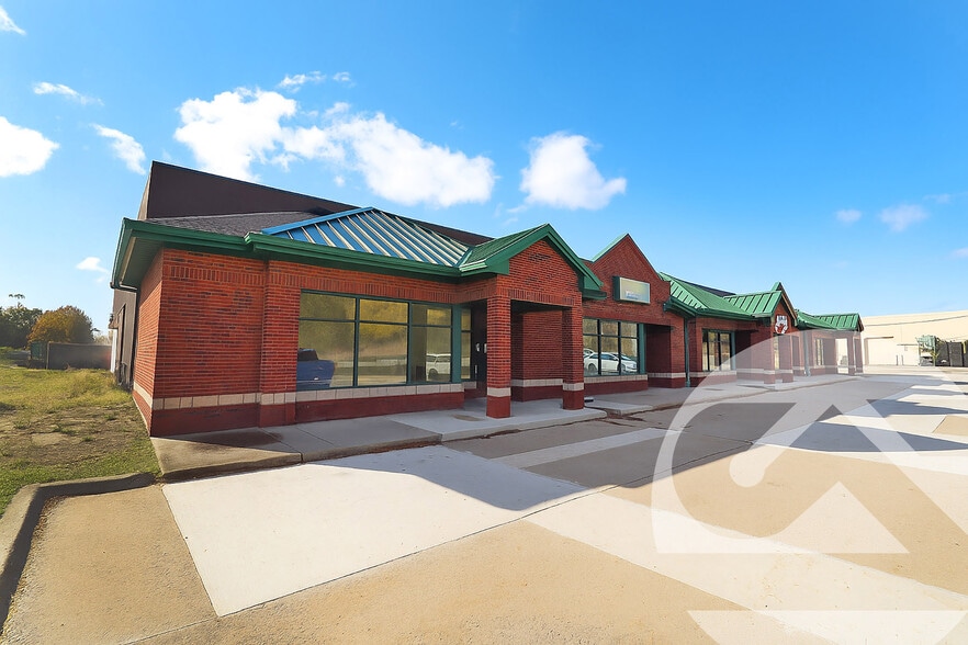 10113-10115 Marine City Hwy, Ira Township, MI for lease - Primary Photo - Image 1 of 1