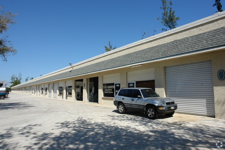 2445-2499 SE Dixie Hwy, Stuart, FL for sale - Building Photo - Image 1 of 1