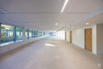 9-35 Avenue Pierre De Coubertin, Paris for lease Interior Photo- Image 1 of 5