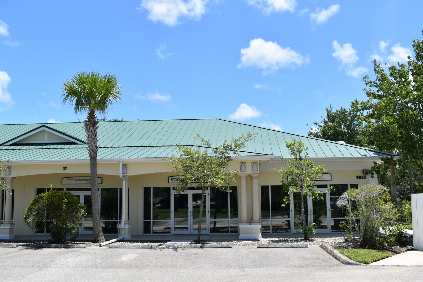 9045 Americana Way, Vero Beach, FL 32966