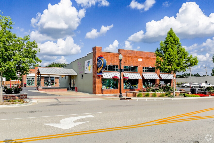 Main Street Square portfolio of 2 properties for sale on LoopNet.com - Building Photo - Image 1 of 11