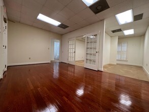 4400 Silas Creek Pky, Winston-Salem, NC for lease Interior Photo- Image 2 of 2