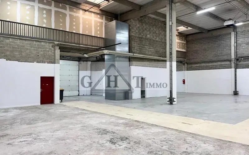 Industrial in Sarcelles for lease - Interior Photo - Image 2 of 6