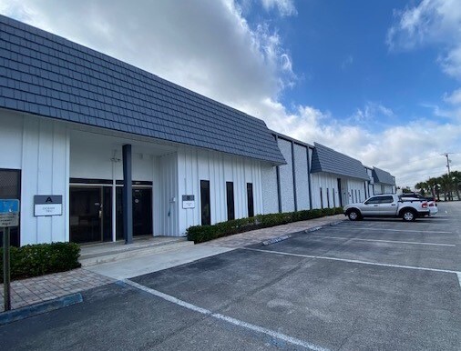 4390 Westroads Dr, Riviera Beach, FL for lease - Building Photo - Image 3 of 14