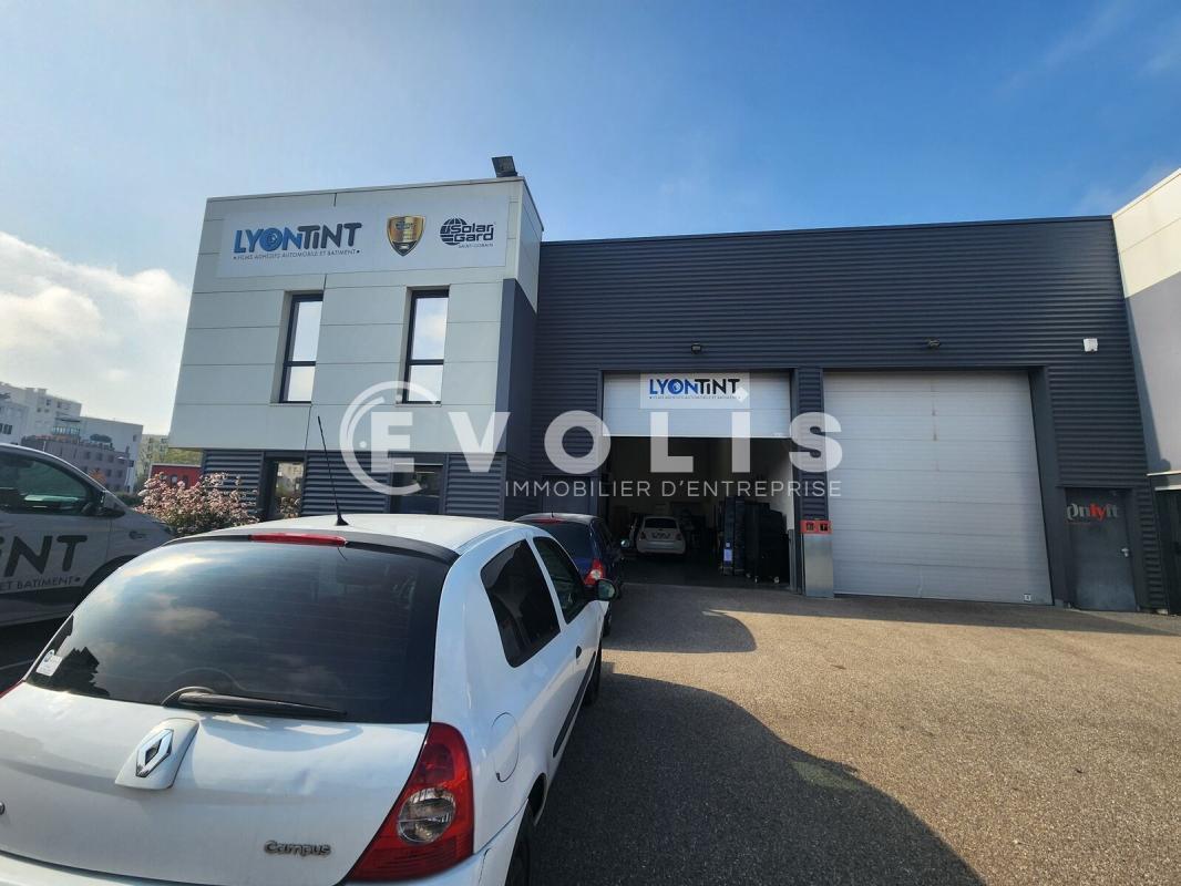 61 Rue Mathieu Dussurgey, Saint-Fons for sale Building Photo- Image 1 of 10