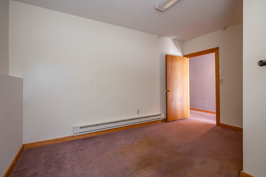 74 Northeastern Blvd, Nashua, NH for sale - Building Photo - Image 1 of 45