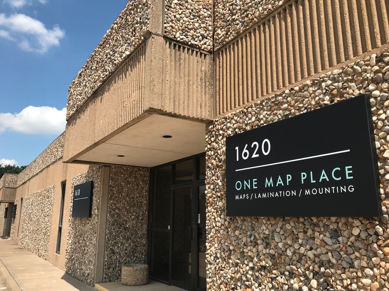 1604-1620 Surveyor Blvd, Carrollton, TX for lease - Building Photo - Image 1 of 16