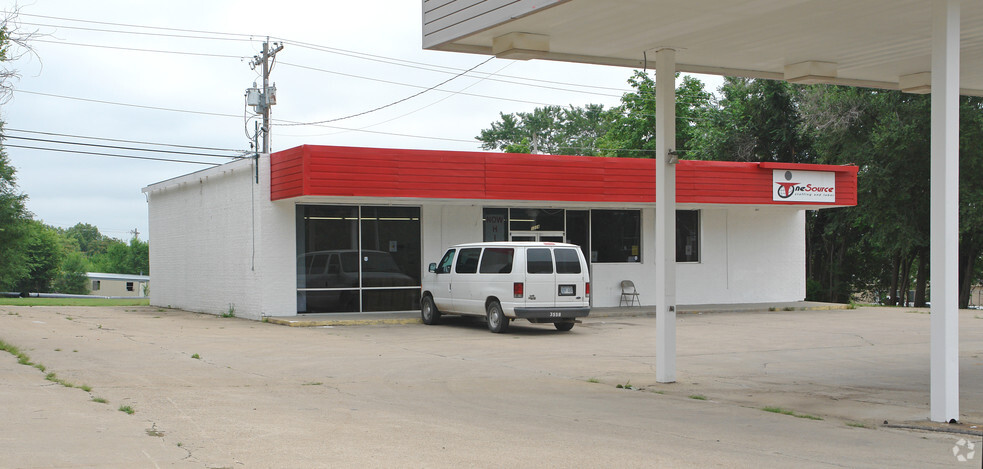 1224 S Kansas Ave, Topeka, KS for lease - Building Photo - Image 3 of 5