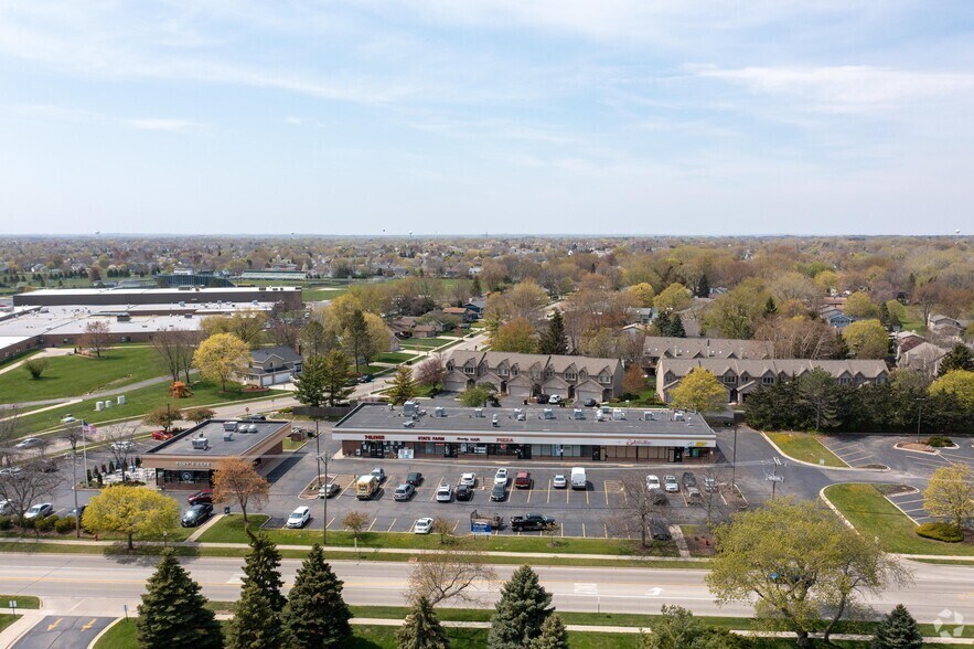 1024 McHenry Ave, Crystal Lake, IL 60014