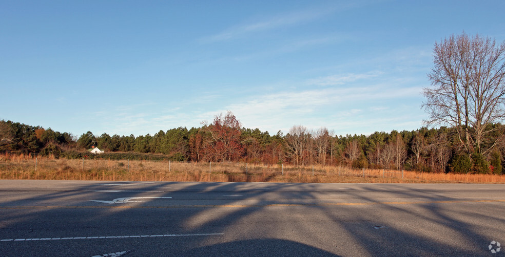 Davis Dr, Apex, NC for sale - Primary Photo - Image 1 of 3