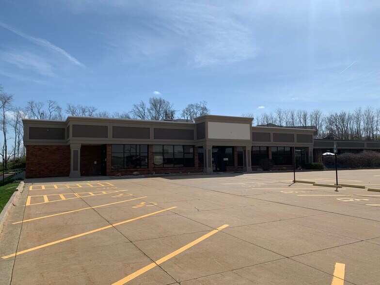 3201-3301 Armar Dr, Marion, IA for lease - Building Photo - Image 2 of 10