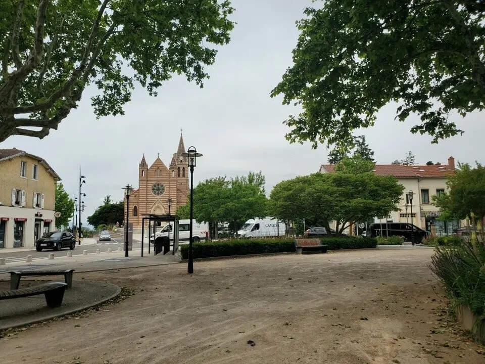 Office in Genas for lease Building Photo- Image 1 of 7