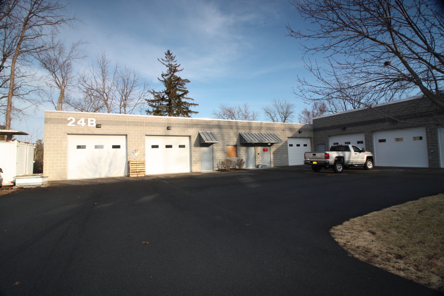 24 Lishakill Rd, Albany, NY for lease - Building Photo - Image 1 of 9