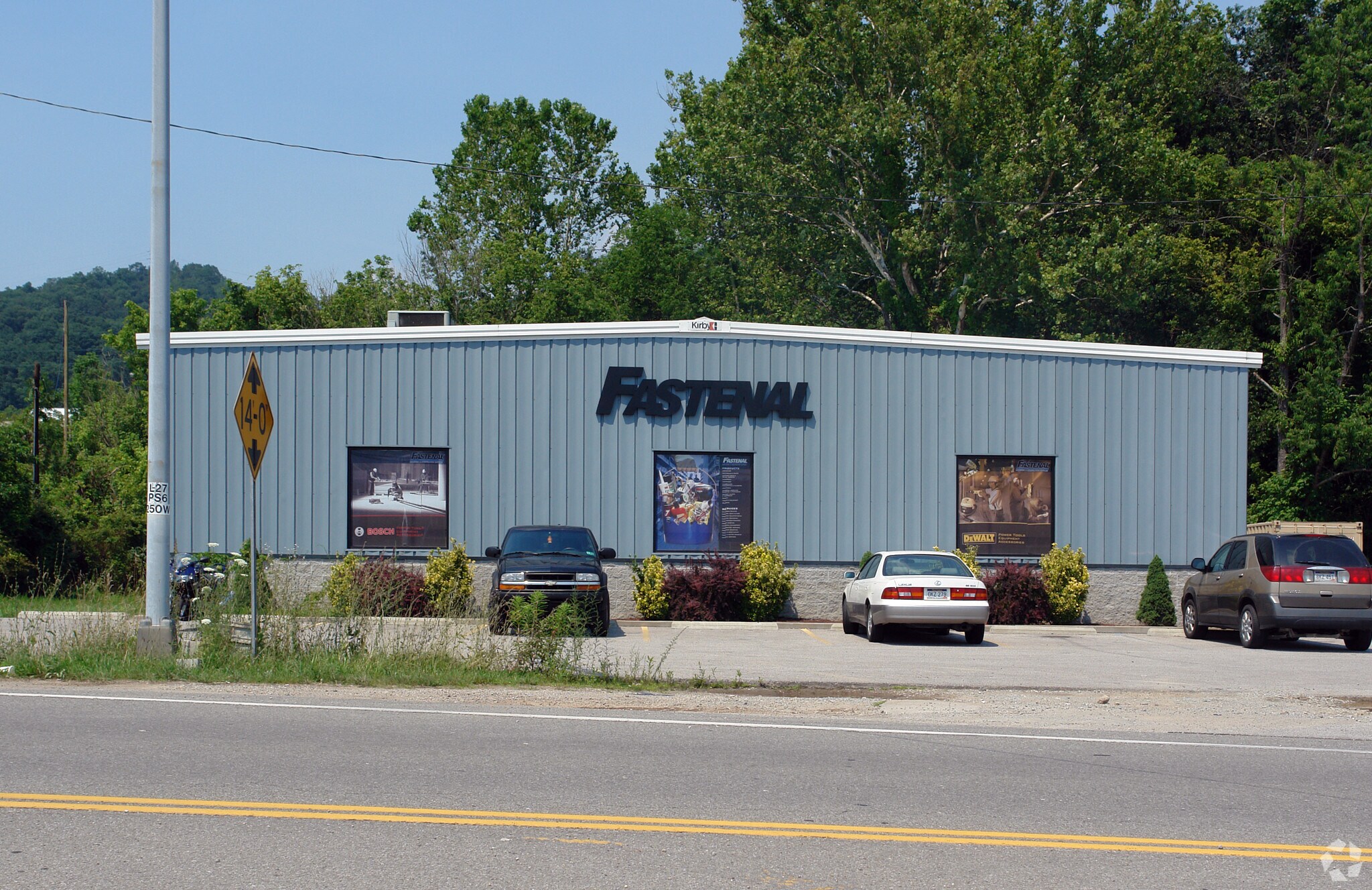 7000 Fairlawn Ave, Dunbar, WV for lease Primary Photo- Image 1 of 3