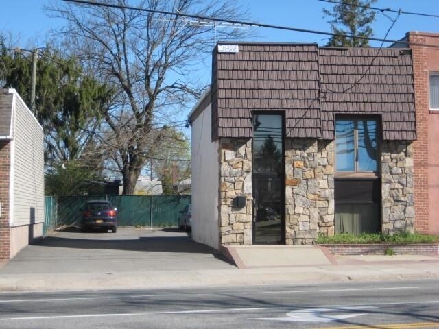 835 Old Country Rd, Westbury, NY for sale Primary Photo- Image 1 of 1