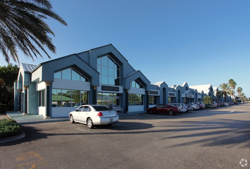 1800-1900 SE Port Saint Lucie Blvd, Port Saint Lucie, FL for lease - Primary Photo - Image 1 of 25