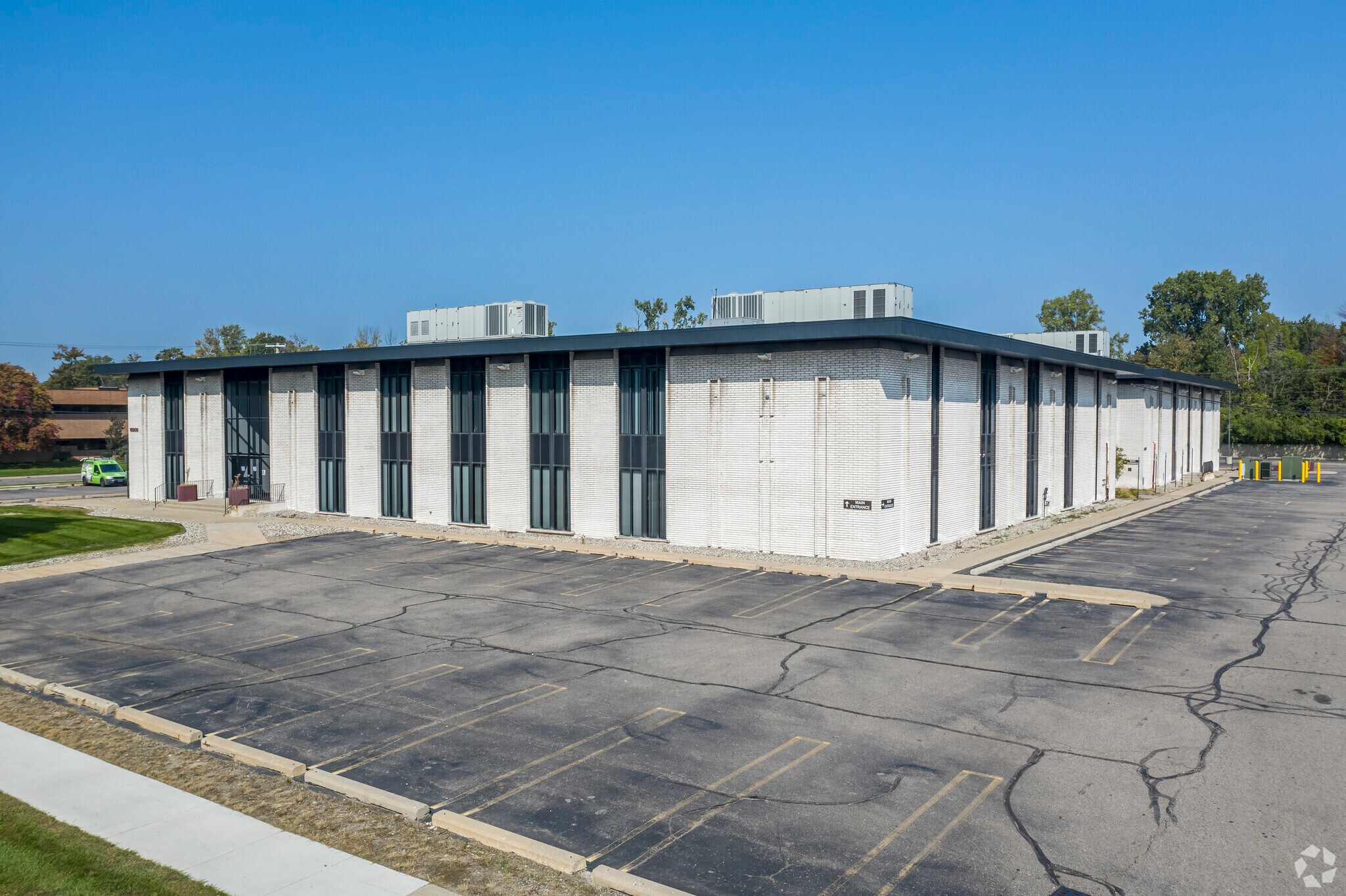 16500 W 12 Mile Rd, Southfield, MI for sale Primary Photo- Image 1 of 33