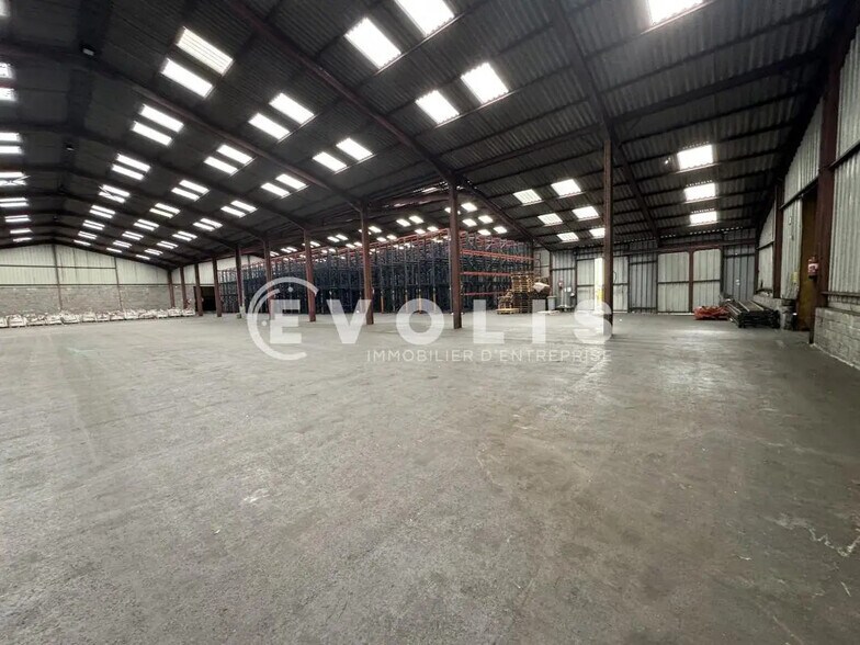Flex in Amiens for lease - Interior Photo - Image 3 of 3