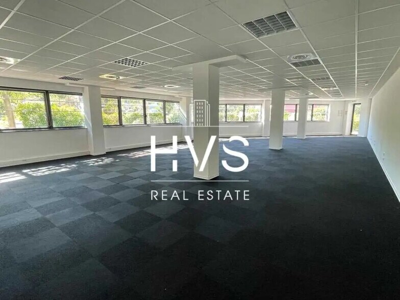 Office in Aix-en-Provence for lease - Building Photo - Image 2 of 14