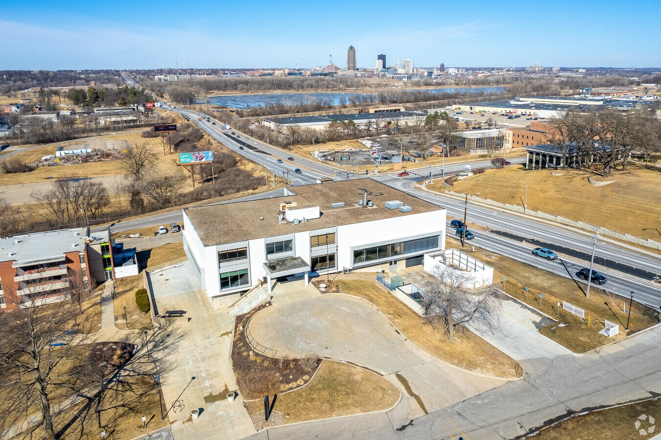 2500 Fleur Dr, Des Moines, IA 50321