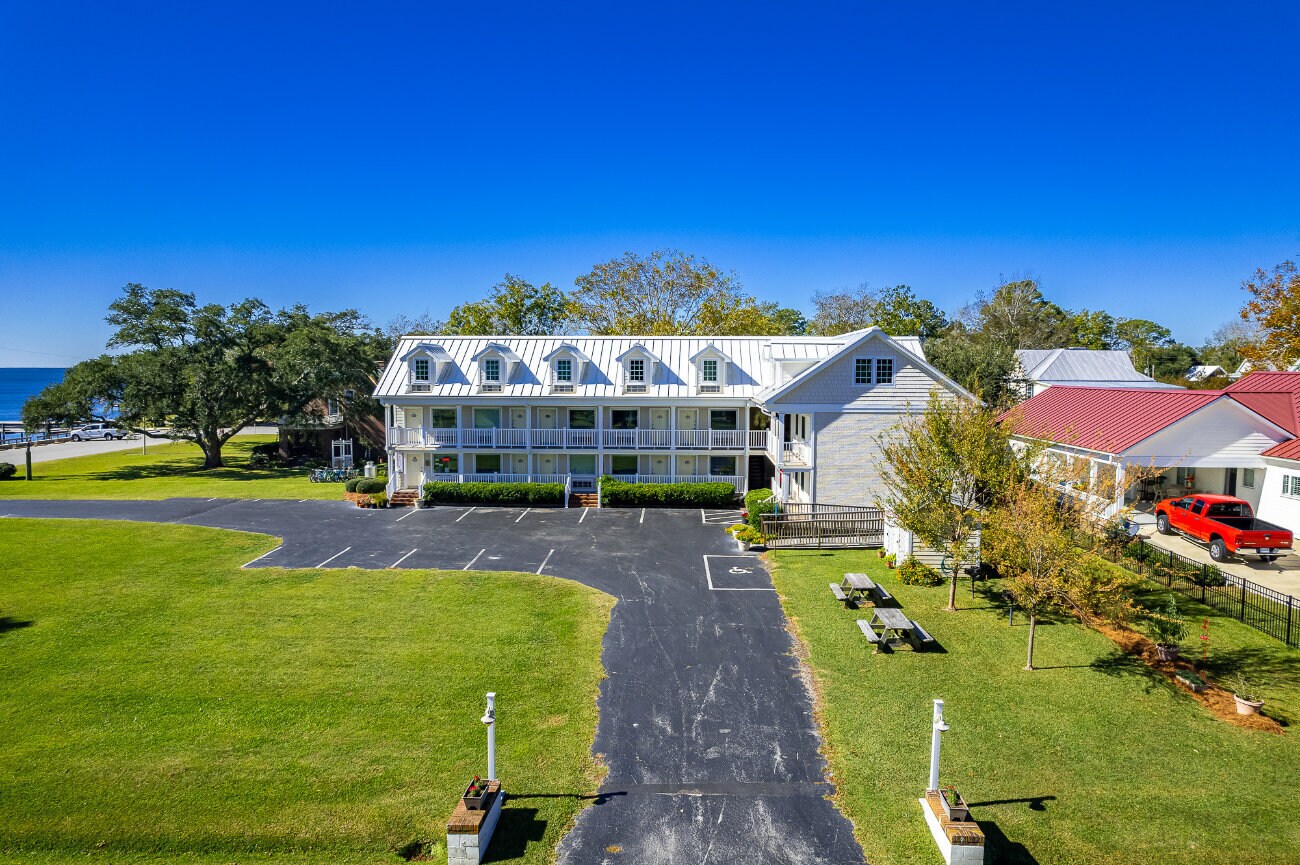 201 Mildred St, Oriental, NC 28571 River Neuse Suites boutique hotel