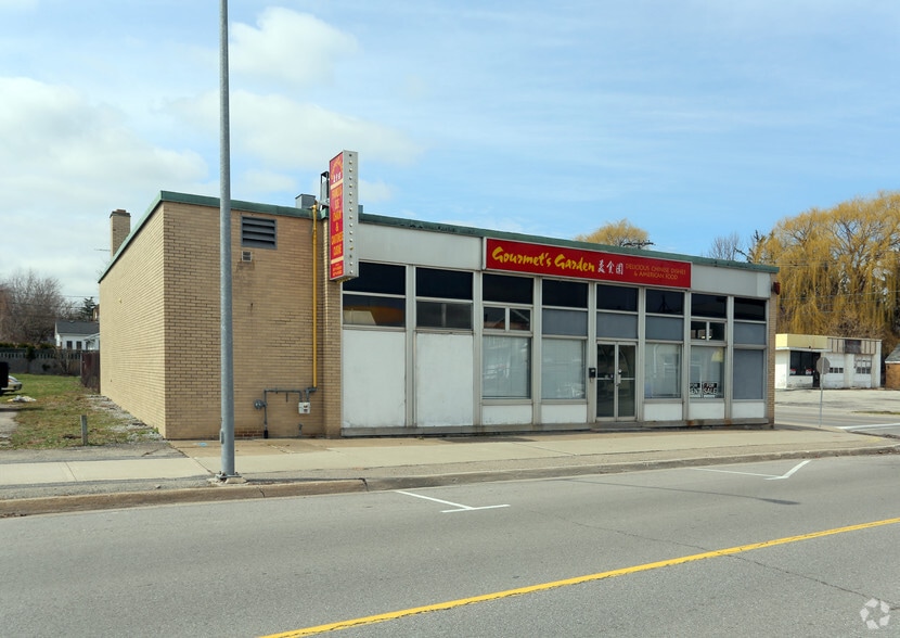 Niagara Boulevard portfolio of 3 properties for sale on LoopNet.com - Primary Photo - Image 2 of 2