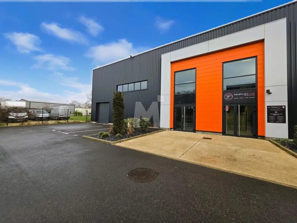 Location Local d'activités 396 m² - Photo 1
