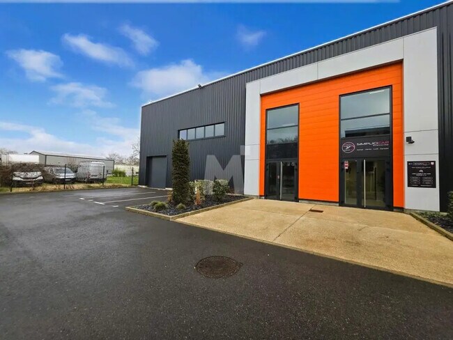 Location Local d'activités 396 m²