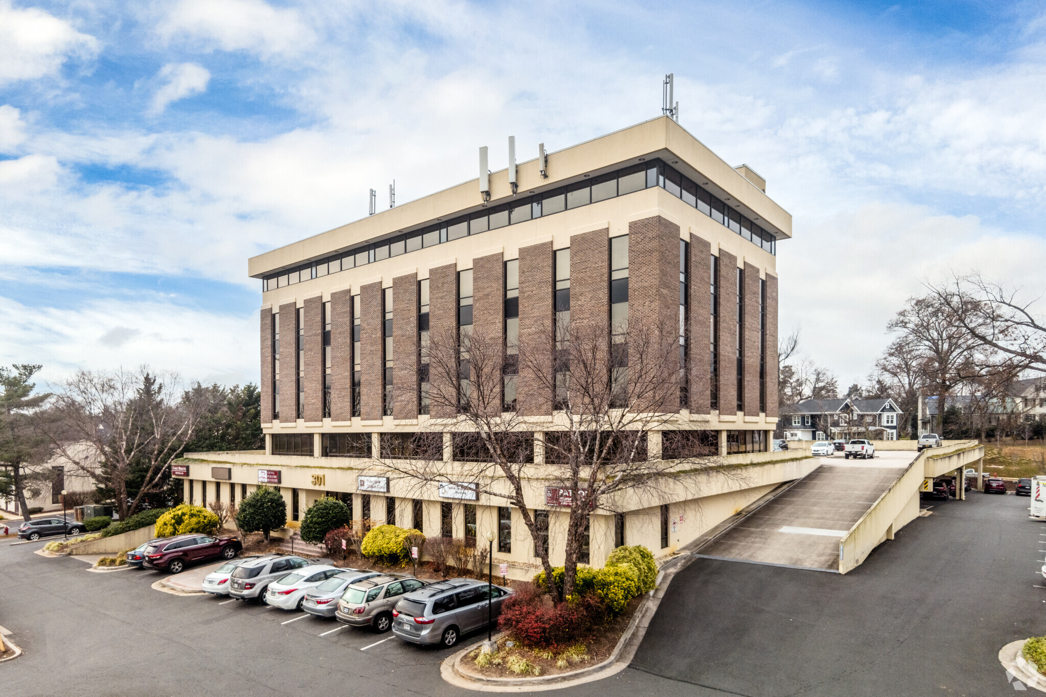 301 Maple Ave W, Vienna, VA for sale Primary Photo- Image 1 of 1