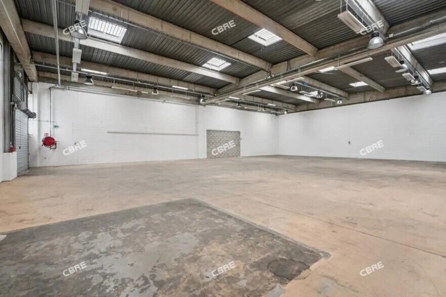Industrial in Palaiseau for lease - Interior Photo - Image 2 of 10
