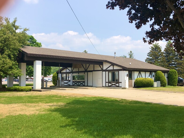 2029 S Otsego Ave, Gaylord, MI for sale - Building Photo - Image 1 of 1